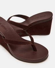 PLAYING BROWN SUEDE